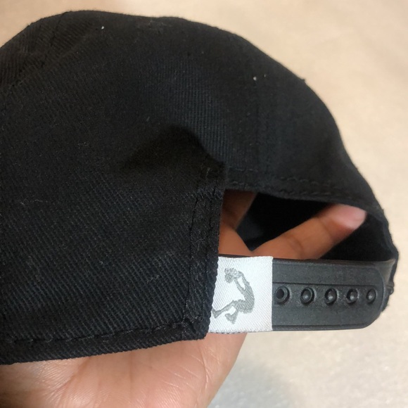 SHAQ EMBROIDERED CAP - Picture 5 of 9